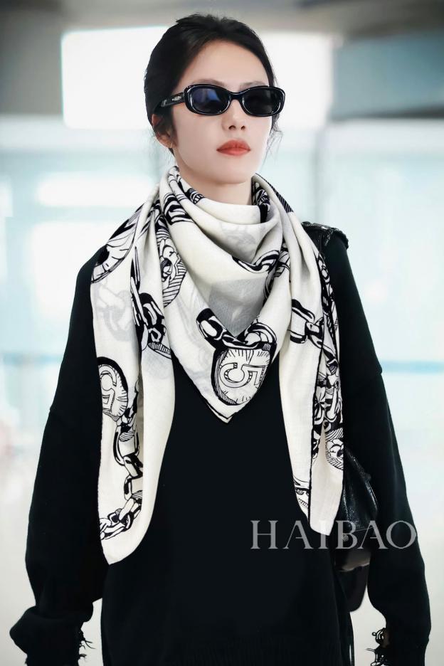 designer,replica,clothing,fake,1:1,lv,luxury,high quality Chenel double-sided tonal cashmere square scarf designer,replica,clothing,fake,1:1,lv,luxury,high quality Chenel double-sided tonal cashmere square scarf