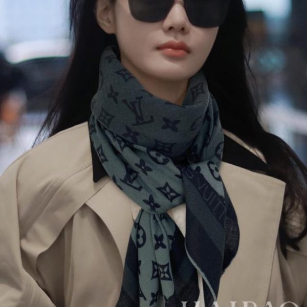 designer,replica,clothing,fake,1:1,lv,luxury,high quality Louis Vuitton cashmere square scarf