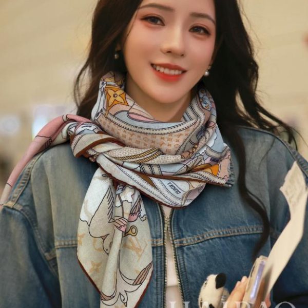 designer,replica,clothing,fake,1:1,lv,luxury,high quality Louis Vuitton cashmere square scarf
