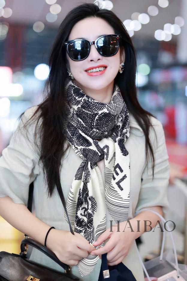 designer,replica,clothing,fake,1:1,lv,luxury,high quality Chenel double-sided tonal cashmere square scarf designer,replica,clothing,fake,1:1,lv,luxury,high quality Chenel double-sided tonal cashmere square scarf