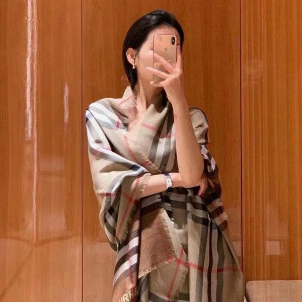 designer,replica,clothing,fake,1:1,lv,luxury,high quality Burberry reversible check cashmere shawl