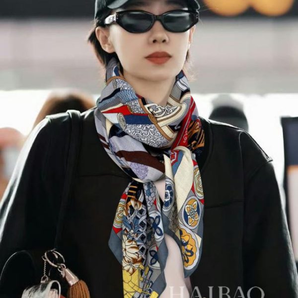 designer,replica,clothing,fake,1:1,lv,luxury,high quality Louis Vuitton cashmere square scarf