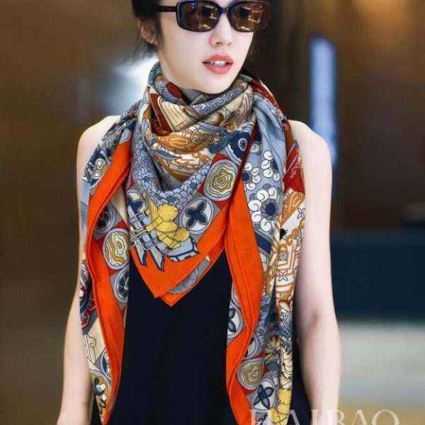 designer,replica,clothing,fake,1:1,lv,luxury,high quality Louis Vuitton cashmere square scarf