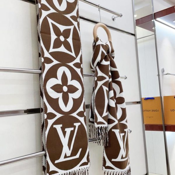 designer,replica,clothing,fake,1:1,lv,luxury,high quality Louis Vuitton scarf large letters