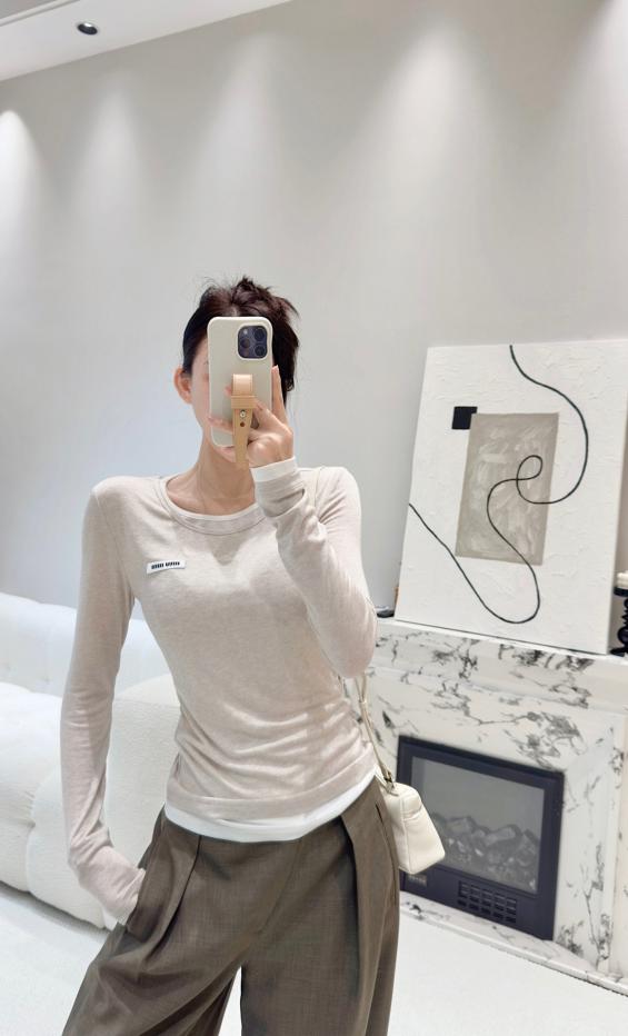 designer,replica,clothing,fake,1:1,lv,luxury,high quality Miu Miu new fake two-piece top designer,replica,clothing,fake,1:1,lv,luxury,high quality Miu Miu new fake two-piece top