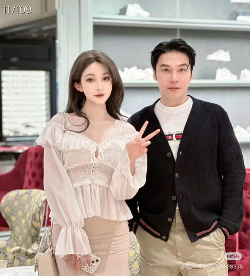 designer,replica,clothing,fake,1:1,lv,luxury,high quality GUCCI V-neck leaky cardigan designer,replica,clothing,fake,1:1,lv,luxury,high quality GUCCI V-neck leaky cardigan
