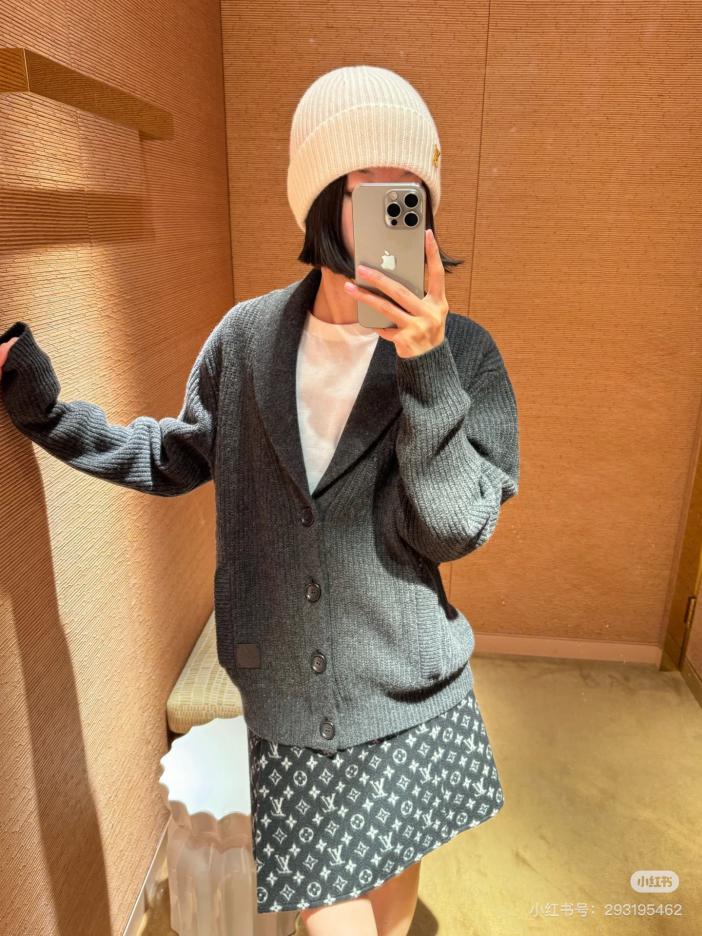 designer,replica,clothing,fake,1:1,lv,luxury,high quality LV early autumn new lapel wool cardigan designer,replica,clothing,fake,1:1,lv,luxury,high quality LV early autumn new lapel wool cardigan