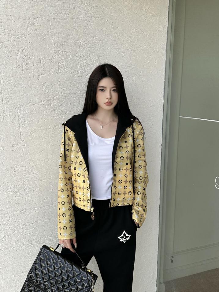 designer,replica,clothing,fake,1:1,lv,luxury,high quality LV reversible casual suit designer,replica,clothing,fake,1:1,lv,luxury,high quality LV reversible casual suit