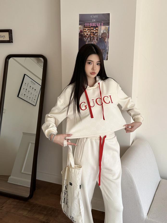 designer,replica,clothing,fake,1:1,lv,luxury,high quality Gucci embossed logo sweatshirt set designer,replica,clothing,fake,1:1,lv,luxury,high quality Gucci embossed logo sweatshirt set