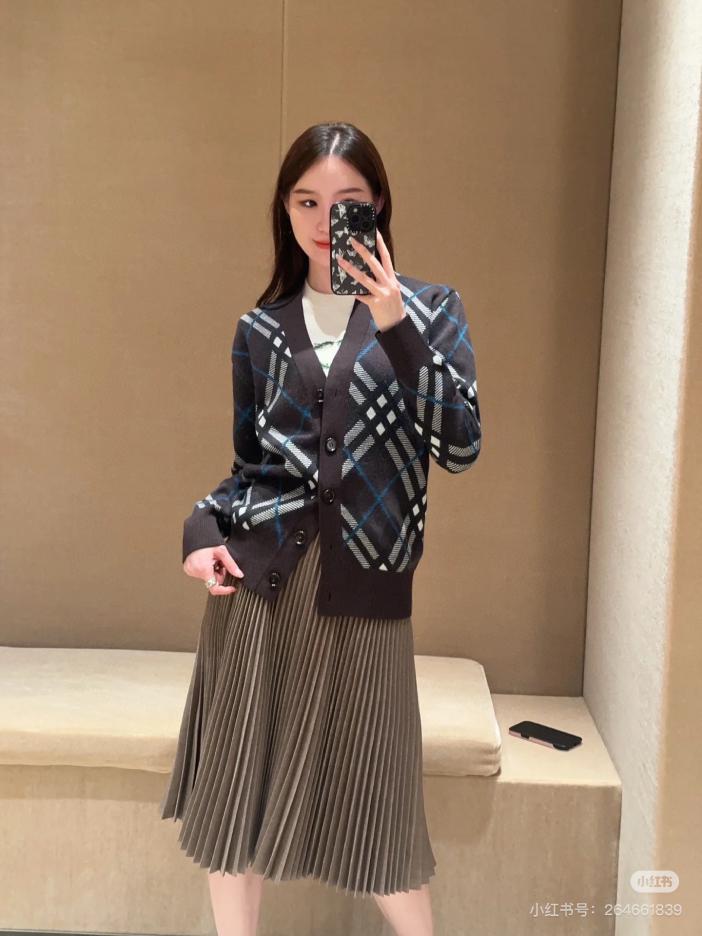 designer,replica,clothing,fake,1:1,lv,luxury,high quality Burberry V-neck wool cardigan designer,replica,clothing,fake,1:1,lv,luxury,high quality Burberry V-neck wool cardigan
