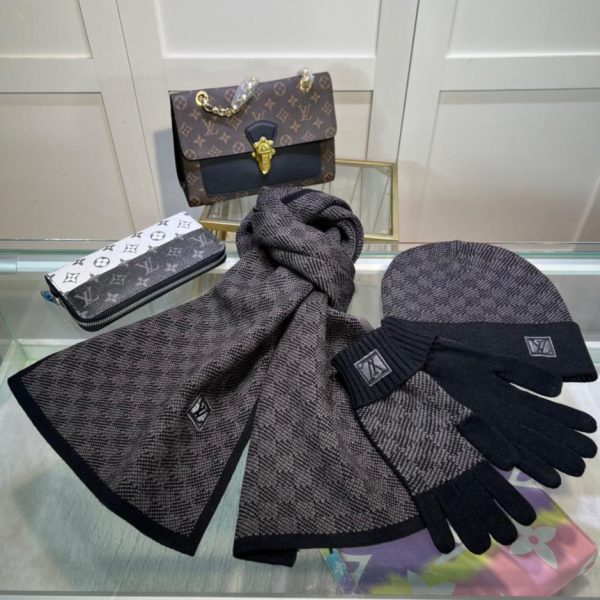 designer,replica,clothing,fake,1:1,lv,luxury,high quality Louis Vuitton [Wool suit, hat, scarf and gloves three-piece set]