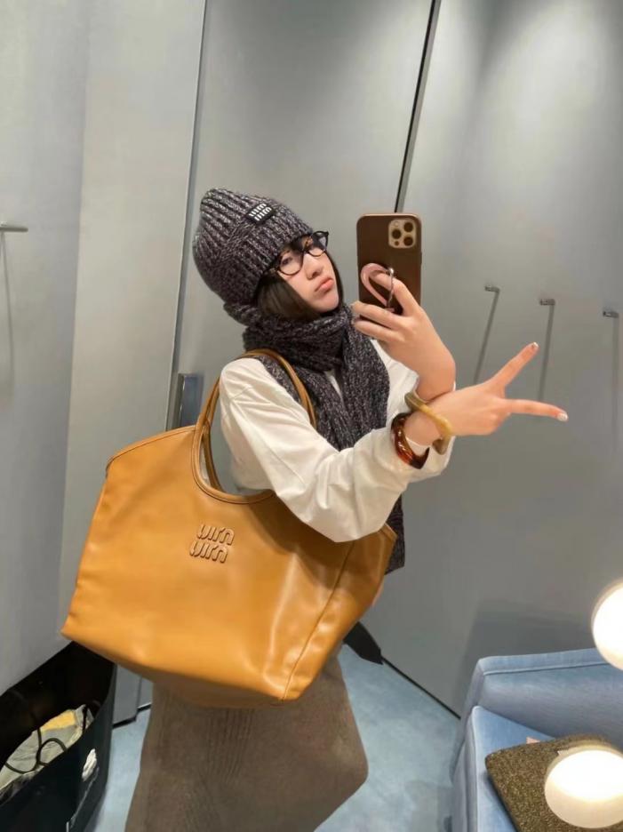 designer,replica,clothing,fake,1:1,lv,luxury,high quality MiuMiu new classic suit hat scarf designer,replica,clothing,fake,1:1,lv,luxury,high quality MiuMiu new classic suit hat scarf