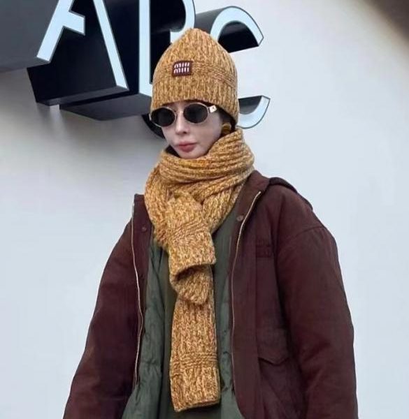 designer,replica,clothing,fake,1:1,lv,luxury,high quality MiuMiu new classic suit hat scarf