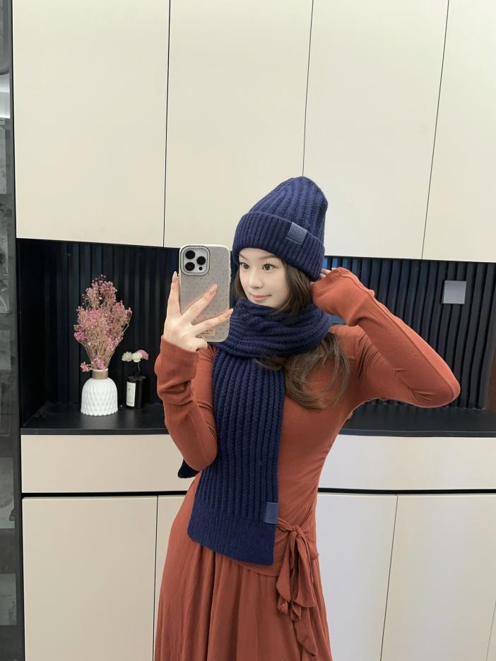 designer,replica,clothing,fake,1:1,lv,luxury,high quality Loewe new classic suit hat scarf designer,replica,clothing,fake,1:1,lv,luxury,high quality Loewe new classic suit hat scarf
