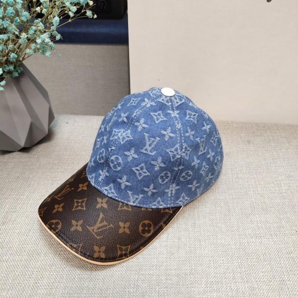 designer,replica,clothing,fake,1:1,lv,luxury,high quality Louis Vuitton presbyopic leather high version baseball cap light blue