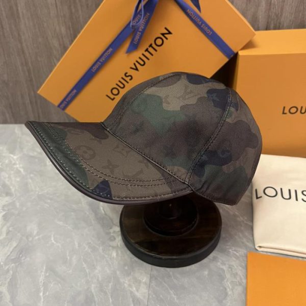 designer,replica,clothing,fake,1:1,lv,luxury,high quality Louis Vuitton X Supreme joint new baseball cap with Supreme style print