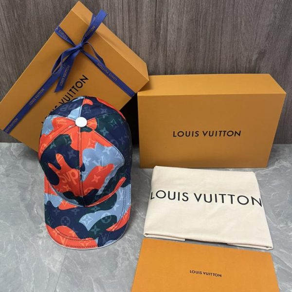 designer,replica,clothing,fake,1:1,lv,luxury,high quality Louis Vuitton X Supreme joint new baseball cap with Supreme style print