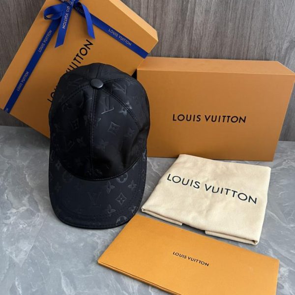 designer,replica,clothing,fake,1:1,lv,luxury,high quality Louis Vuitton classic baseball uniform Damier Infini slip hat