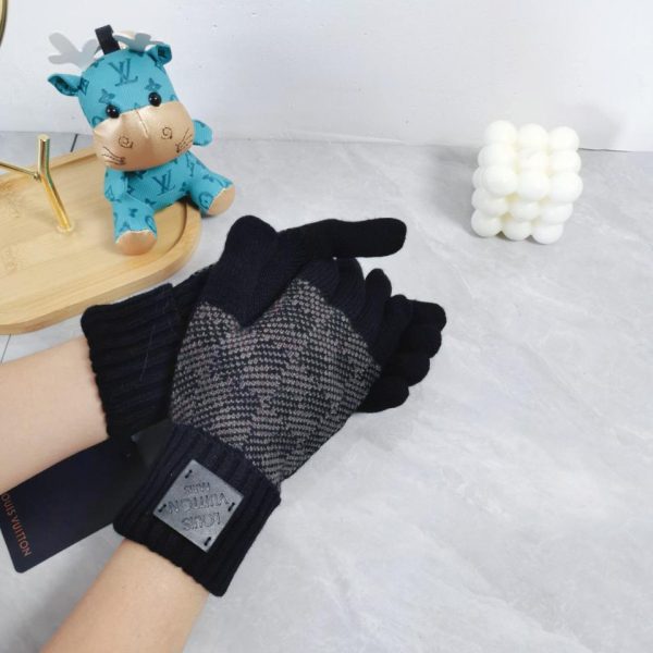 designer,replica,clothing,fake,1:1,lv,luxury,high quality Louis Vuitton’s exclusive first-ever thickened wool gloves are available for men and women