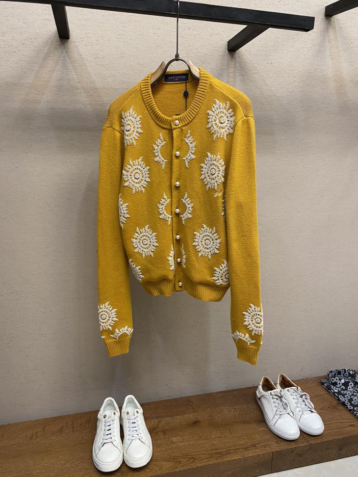 designer,replica,clothing,fake,1:1,lv,luxury,high quality LV 2024 sweater designer,replica,clothing,fake,1:1,lv,luxury,high quality LV 2024 sweater
