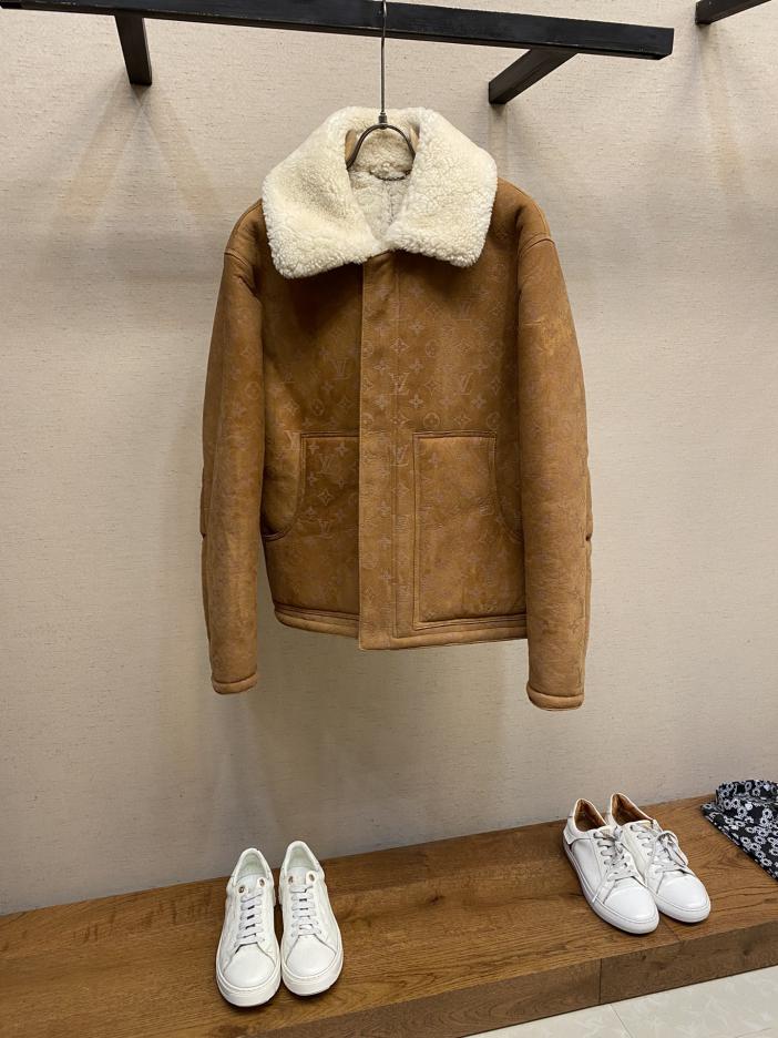 designer,replica,clothing,fake,1:1,lv,luxury,high quality LV fur one-piece jacket designer,replica,clothing,fake,1:1,lv,luxury,high quality LV fur one-piece jacket