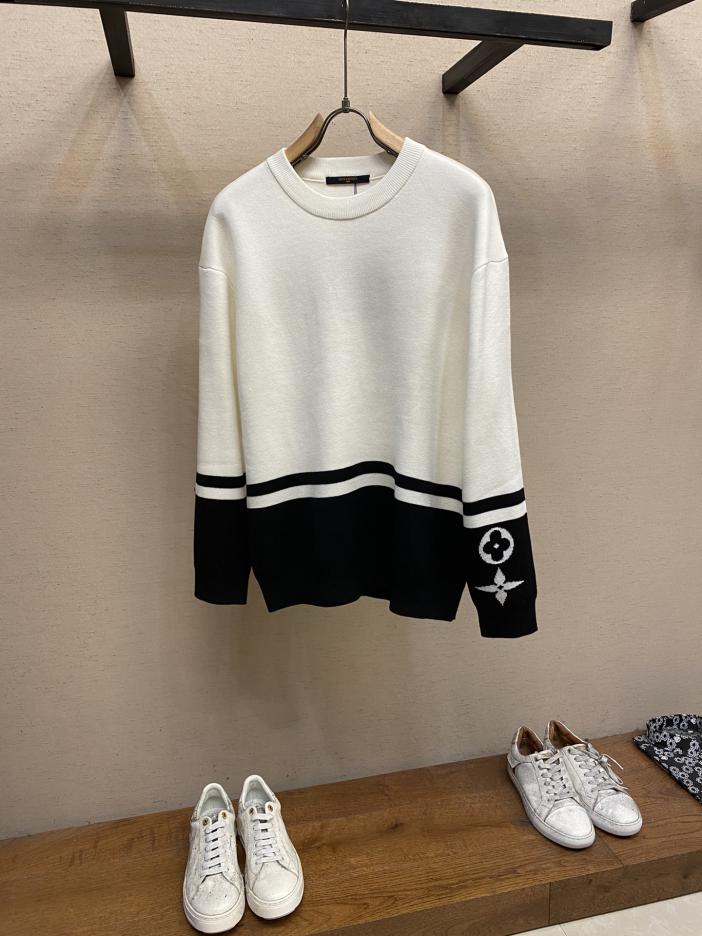 designer,replica,clothing,fake,1:1,lv,luxury,high quality LV black and white splicing 100% wool knitted sweater designer,replica,clothing,fake,1:1,lv,luxury,high quality LV black and white splicing 100% wool knitted sweater