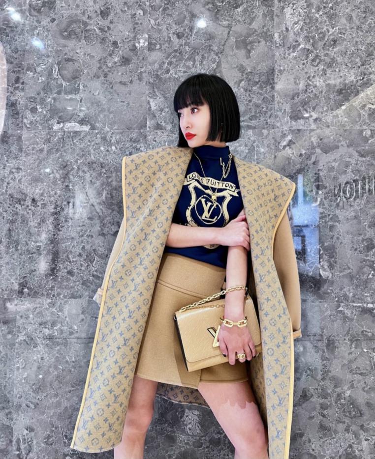designer,replica,clothing,fake,1:1,lv,luxury,high quality LV new Monogram wool wrap coat designer,replica,clothing,fake,1:1,lv,luxury,high quality LV new Monogram wool wrap coat