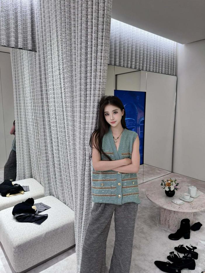 designer,replica,clothing,fake,1:1,lv,luxury,high quality Chanel new knitted vest cardigan designer,replica,clothing,fake,1:1,lv,luxury,high quality Chanel new knitted vest cardigan