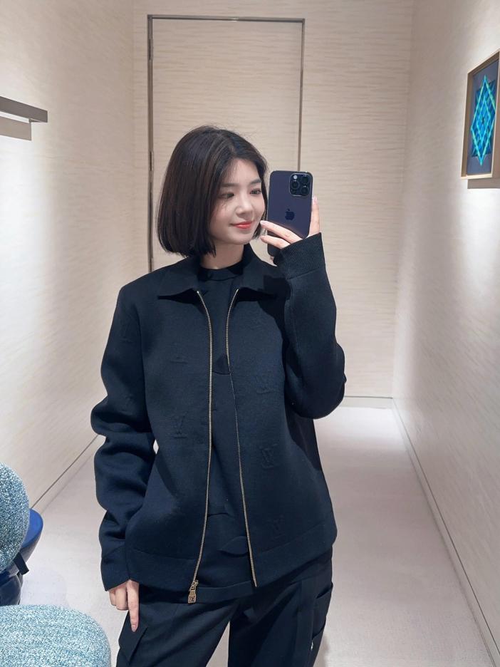 designer,replica,clothing,fake,1:1,lv,luxury,high quality LV new wool blended knitted zipper jacket designer,replica,clothing,fake,1:1,lv,luxury,high quality LV new wool blended knitted zipper jacket