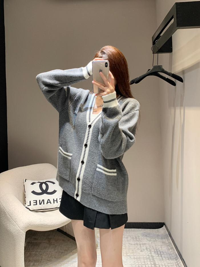designer,replica,clothing,fake,1:1,lv,luxury,high quality Miuiu new V-neck knitted cardigan designer,replica,clothing,fake,1:1,lv,luxury,high quality Miuiu new V-neck knitted cardigan