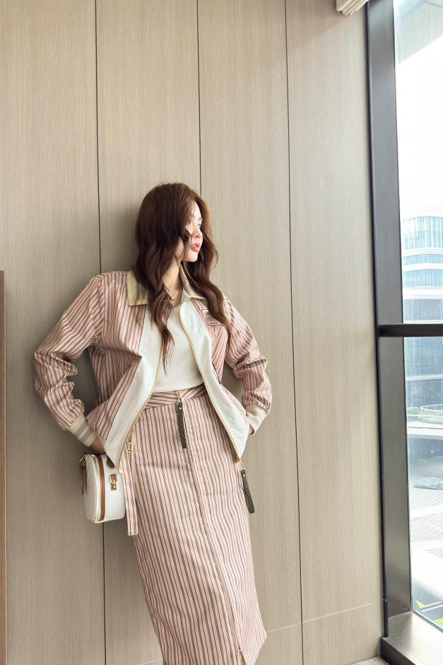 designer,replica,clothing,fake,1:1,lv,luxury,high quality LV classic striped reversible jacket and skirt designer,replica,clothing,fake,1:1,lv,luxury,high quality LV classic striped reversible jacket and skirt