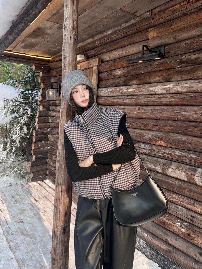 designer,replica,clothing,fake,1:1,lv,luxury,high quality Prada new reversible down jacket designer,replica,clothing,fake,1:1,lv,luxury,high quality Prada new reversible down jacket