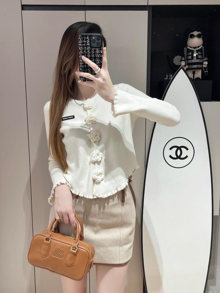designer,replica,clothing,fake,1:1,lv,luxury,high quality MiuMiu latest series crew neck cardigan designer,replica,clothing,fake,1:1,lv,luxury,high quality MiuMiu latest series crew neck cardigan