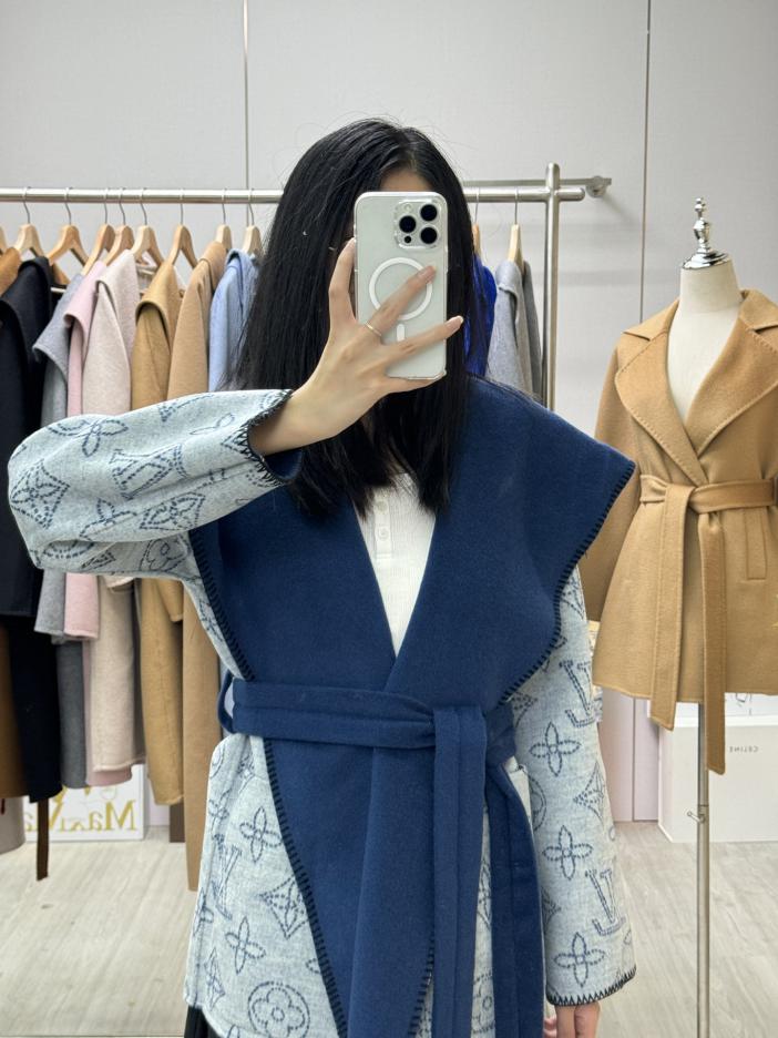 designer,replica,clothing,fake,1:1,lv,luxury,high quality LV double-sided blue short medium floral coat designer,replica,clothing,fake,1:1,lv,luxury,high quality LV double-sided blue short medium floral coat