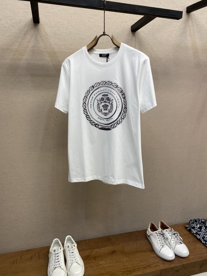 designer,replica,clothing,fake,1:1,lv,luxury,high quality Versace 25 spring and summer new CHAIN CRES pattern short-sleeved T-shirt (1436) designer,replica,clothing,fake,1:1,lv,luxury,high quality Versace 25 spring and summer new CHAIN CRES pattern short-sleeved T-shirt (1436)