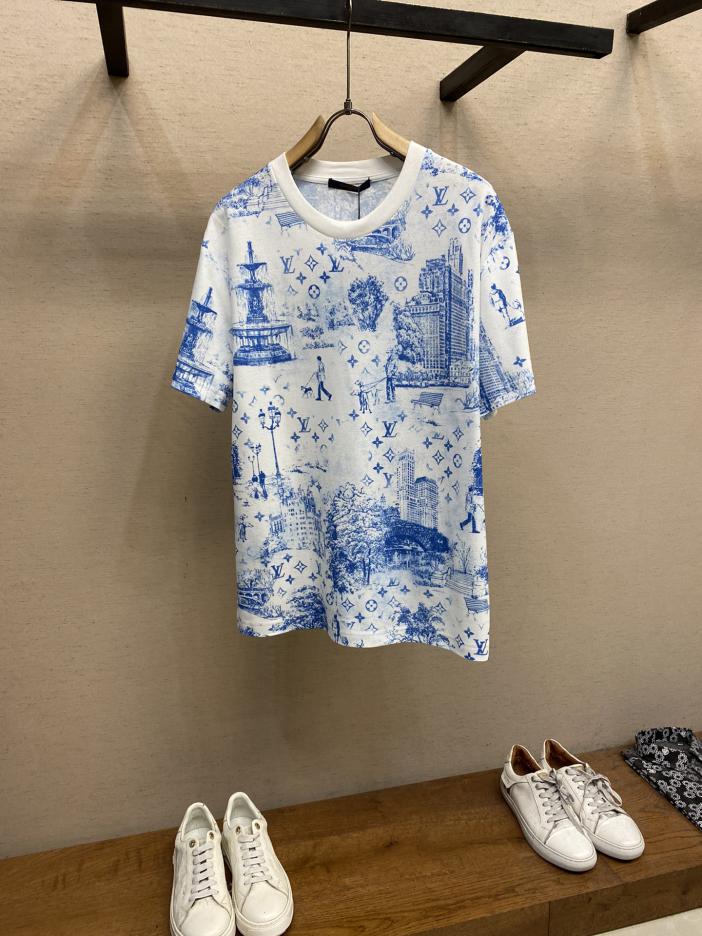 designer,replica,clothing,fake,1:1,lv,luxury,high quality LV dog walking print T-shirt (932C) designer,replica,clothing,fake,1:1,lv,luxury,high quality LV dog walking print T-shirt (932C)