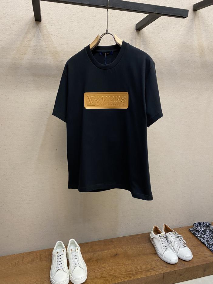 designer,replica,clothing,fake,1:1,lv,luxury,high quality LV 2025FW early spring pure cotton three-dimensional letter leather stamp half-sleeved T-shirt (676D) designer,replica,clothing,fake,1:1,lv,luxury,high quality LV 2025FW early spring pure cotton three-dimensional letter leather stamp half-sleeved T-shirt (676D)