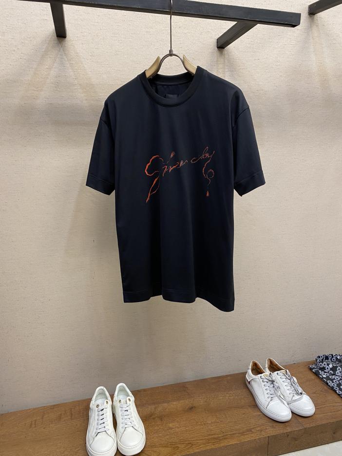 designer,replica,clothing,fake,1:1,lv,luxury,high quality Givenchy 25FW12 Men’s Logo Graphic Short Sleeve T-Shirt (3947) designer,replica,clothing,fake,1:1,lv,luxury,high quality Givenchy 25FW12 Men’s Logo Graphic Short Sleeve T-Shirt (3947)