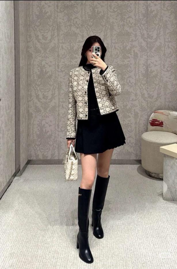 designer,replica,clothing,fake,1:1,lv,luxury,high quality Dior new autumn and winter contrasting web houndstooth braided jacket + skirt suit (1548) designer,replica,clothing,fake,1:1,lv,luxury,high quality Dior new autumn and winter contrasting web houndstooth braided jacket + skirt suit (1548)