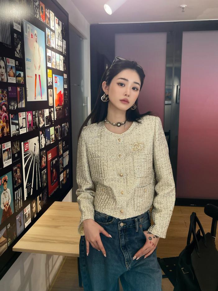 designer,replica,clothing,fake,1:1,lv,luxury,high quality Chanel custom silver yarn woolen jacket (DC7C) designer,replica,clothing,fake,1:1,lv,luxury,high quality Chanel custom silver yarn woolen jacket (DC7C)