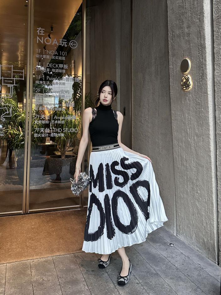 designer,replica,clothing,fake,1:1,lv,luxury,high quality Dior new pleated skirt (AE15) designer,replica,clothing,fake,1:1,lv,luxury,high quality Dior new pleated skirt (AE15)