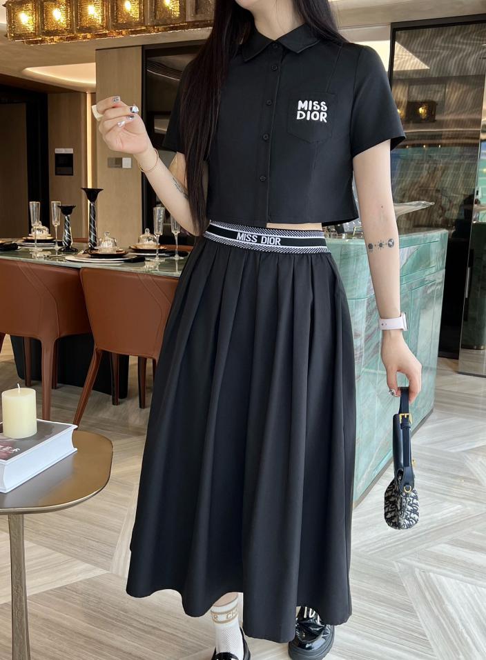 designer,replica,clothing,fake,1:1,lv,luxury,high quality Dior’s new short-sleeved shirt + skirt suit/letter embroidery + jacquard webbing decoration (B41E) designer,replica,clothing,fake,1:1,lv,luxury,high quality Dior’s new short-sleeved shirt + skirt suit/letter embroidery + jacquard webbing decoration (B41E)