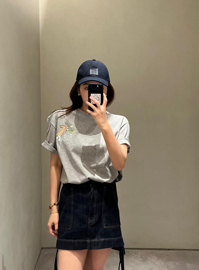 designer,replica,clothing,fake,1:1,lv,luxury,high quality Loewe spring and summer new product joint series rabbit logo embroidered short-sleeved T-shirt (051A) designer,replica,clothing,fake,1:1,lv,luxury,high quality Loewe spring and summer new product joint series rabbit logo embroidered short-sleeved T-shirt (051A)