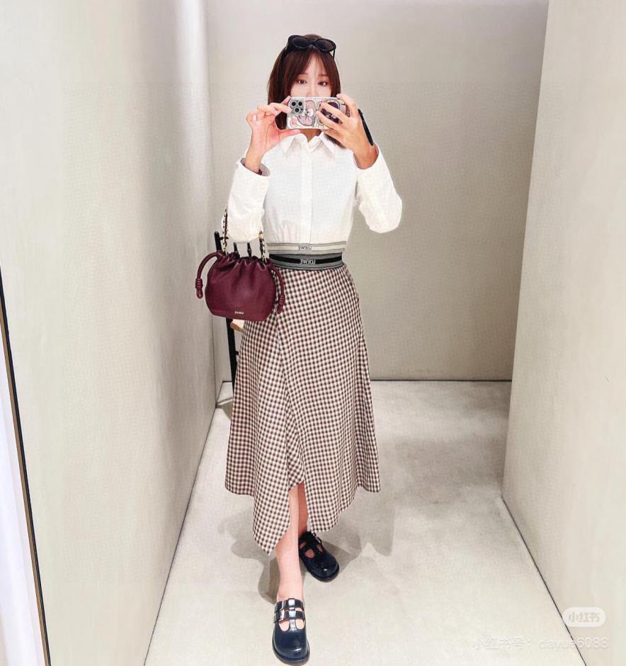 designer,replica,clothing,fake,1:1,lv,luxury,high quality Loewe’s new autumn and winter preppy style age-reducing mid-length skirt (3BBE) designer,replica,clothing,fake,1:1,lv,luxury,high quality Loewe’s new autumn and winter preppy style age-reducing mid-length skirt (3BBE)