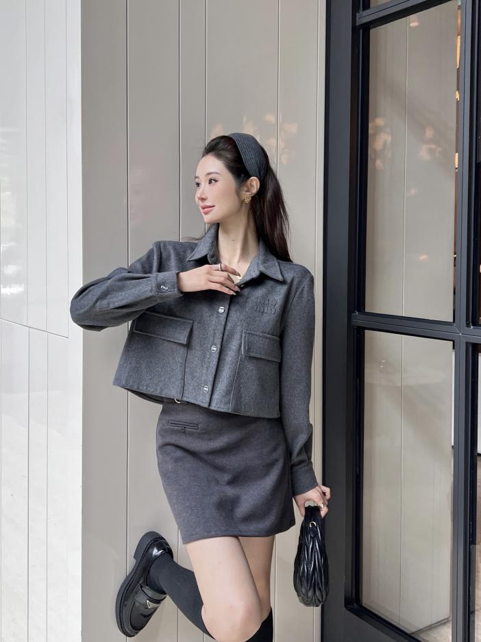 designer,replica,clothing,fake,1:1,lv,luxury,high quality Miu Miu early spring latest style small letter logo short shirt (9DCC) designer,replica,clothing,fake,1:1,lv,luxury,high quality Miu Miu early spring latest style small letter logo short shirt (9DCC)