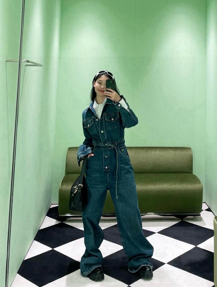 designer,replica,clothing,fake,1:1,lv,luxury,high quality Prada new early spring cool workwear style denim jumpsuit (CB1B) designer,replica,clothing,fake,1:1,lv,luxury,high quality Prada new early spring cool workwear style denim jumpsuit (CB1B)