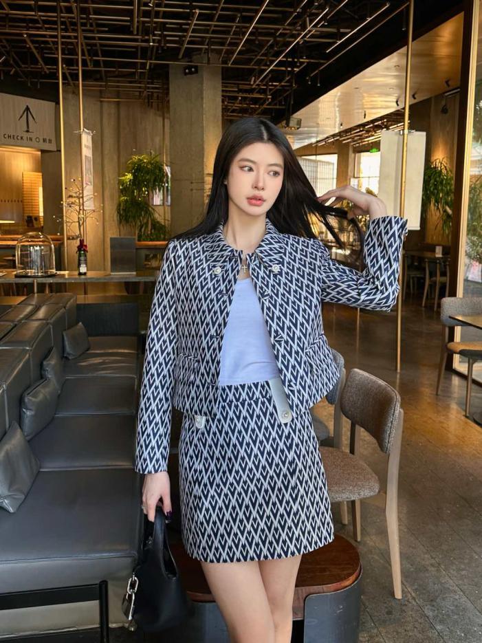 designer,replica,clothing,fake,1:1,lv,luxury,high quality Valentino new lapel jacket + skirt suit (A0C0) designer,replica,clothing,fake,1:1,lv,luxury,high quality Valentino new lapel jacket + skirt suit (A0C0)