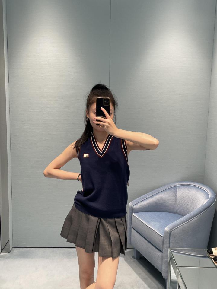 designer,replica,clothing,fake,1:1,lv,luxury,high quality Miu Miu navy colorful edge V-neck knitted vest (BF95) designer,replica,clothing,fake,1:1,lv,luxury,high quality Miu Miu navy colorful edge V-neck knitted vest (BF95)