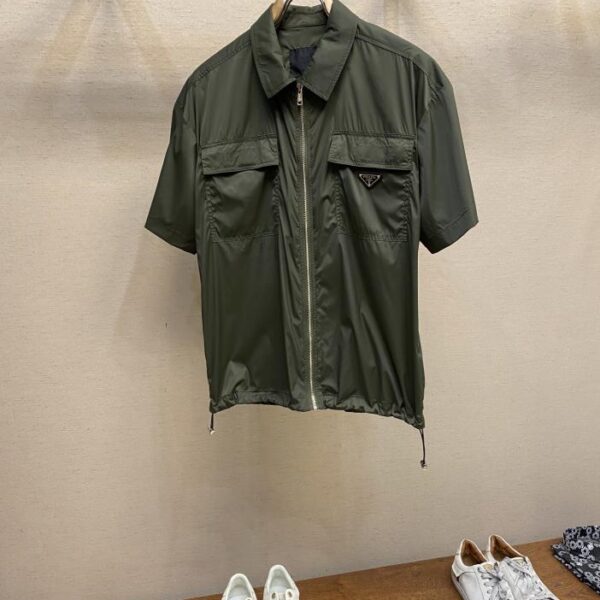 designer,replica,clothing,fake,1:1,lv,luxury,high quality Prada metal triangle logo lapel shirt