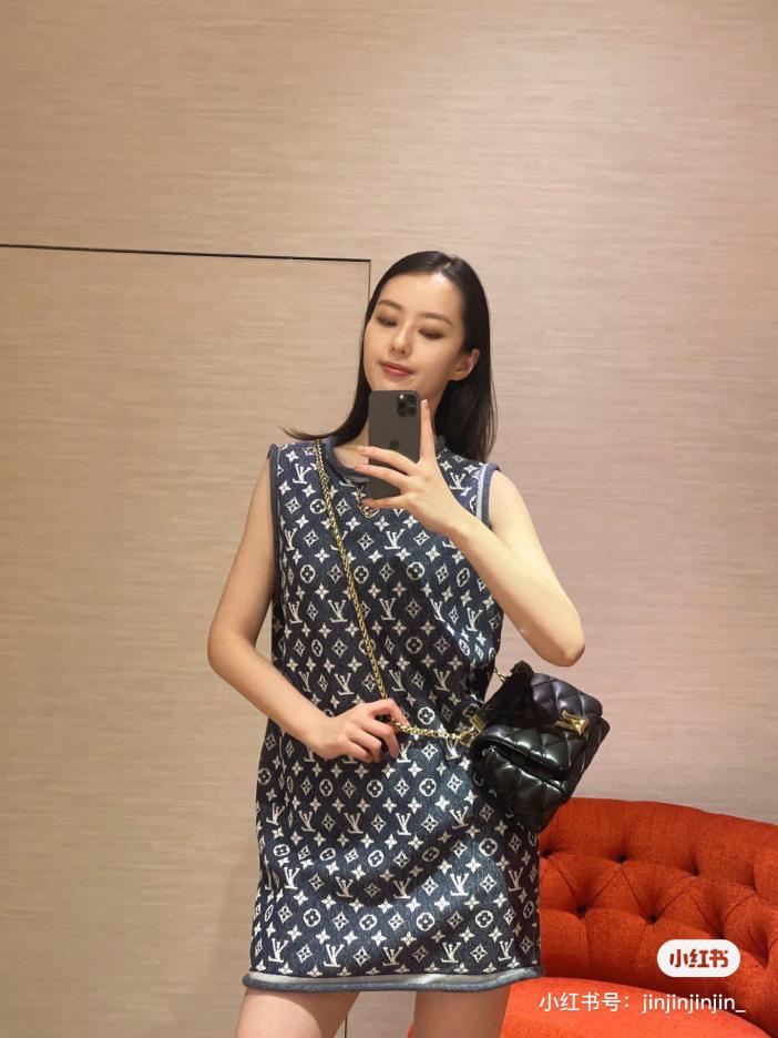 designer,replica,clothing,fake,1:1,lv,luxury,high quality Louis Vuitton spring and summer latest series chain logo knitted vest dress designer,replica,clothing,fake,1:1,lv,luxury,high quality Louis Vuitton spring and summer latest series chain logo knitted vest dress